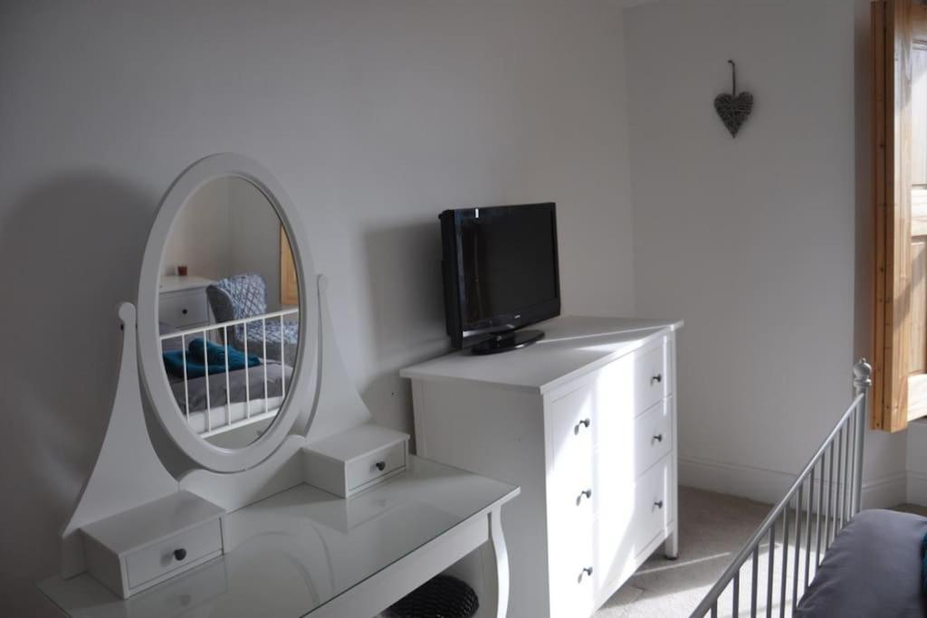 Modern Flat With Island Views In Heart Of Tenby Εξωτερικό φωτογραφία